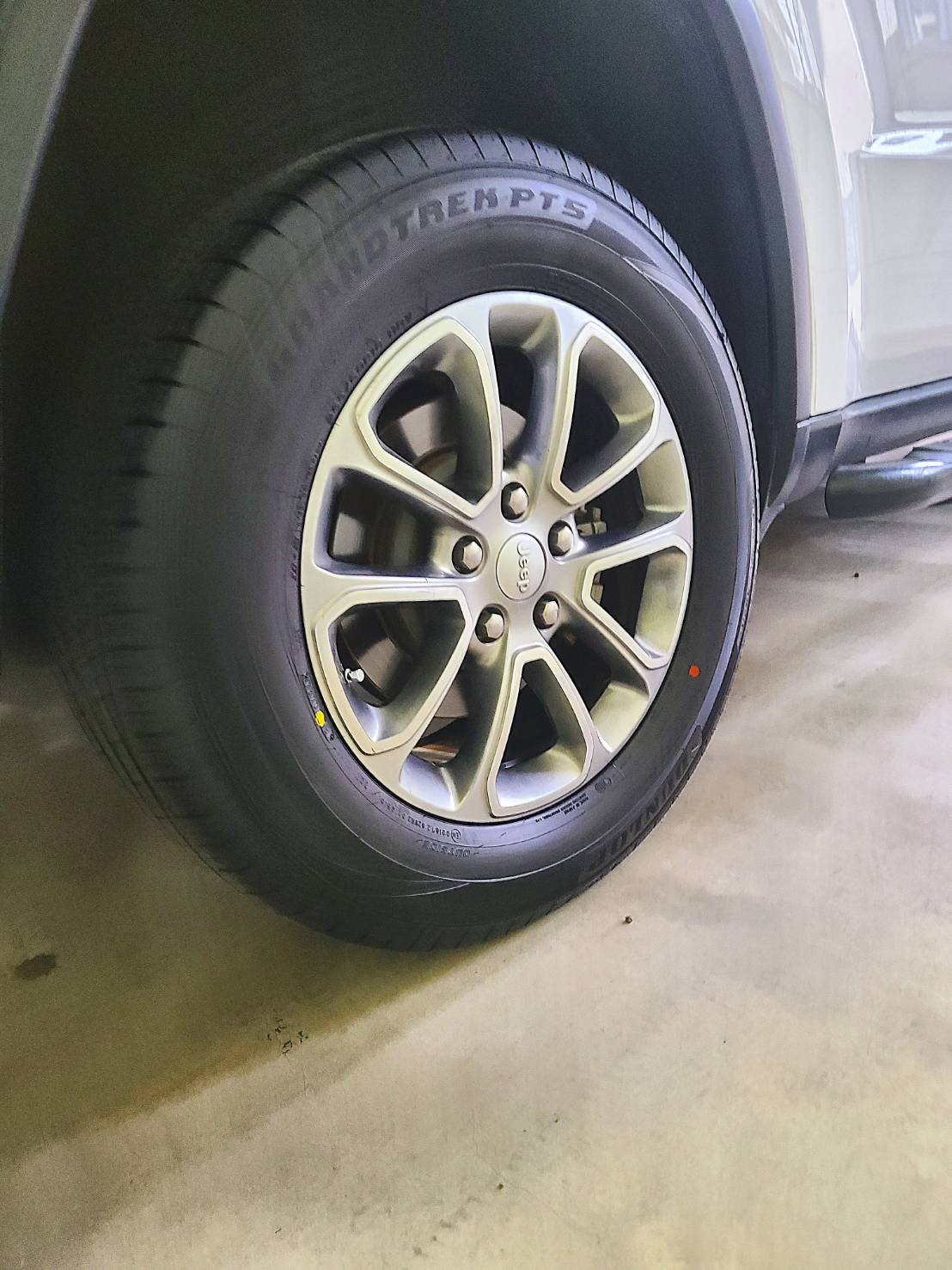 グランドチェロキータイヤ交換 タイヤショップup ジープ タイヤ交換 新品 千葉 緑区 誉田町